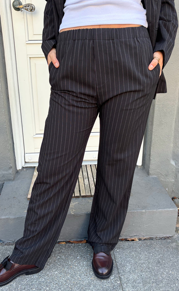 Say INA Copenhagen Bukser - Liva - Black Pinstripe