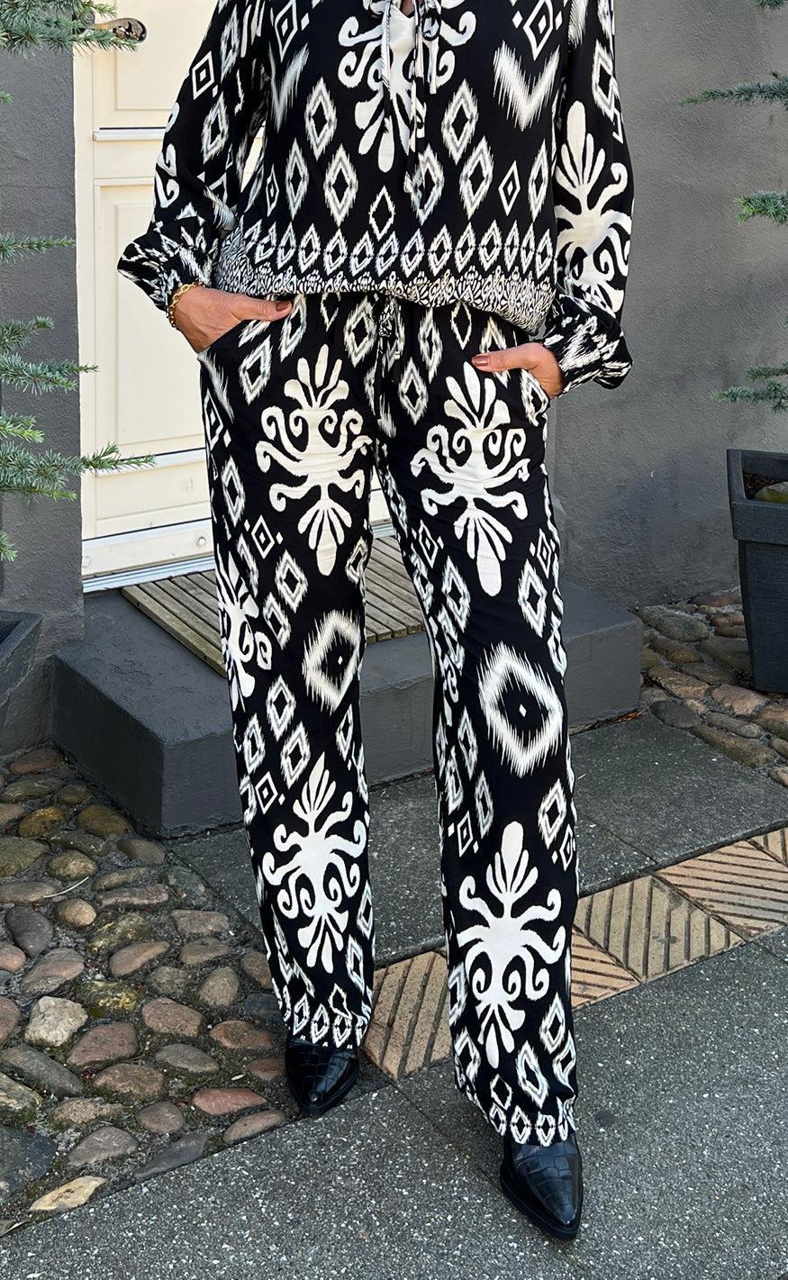 Say INA Copenhagen Bukser - Tora - Black/White Paisley