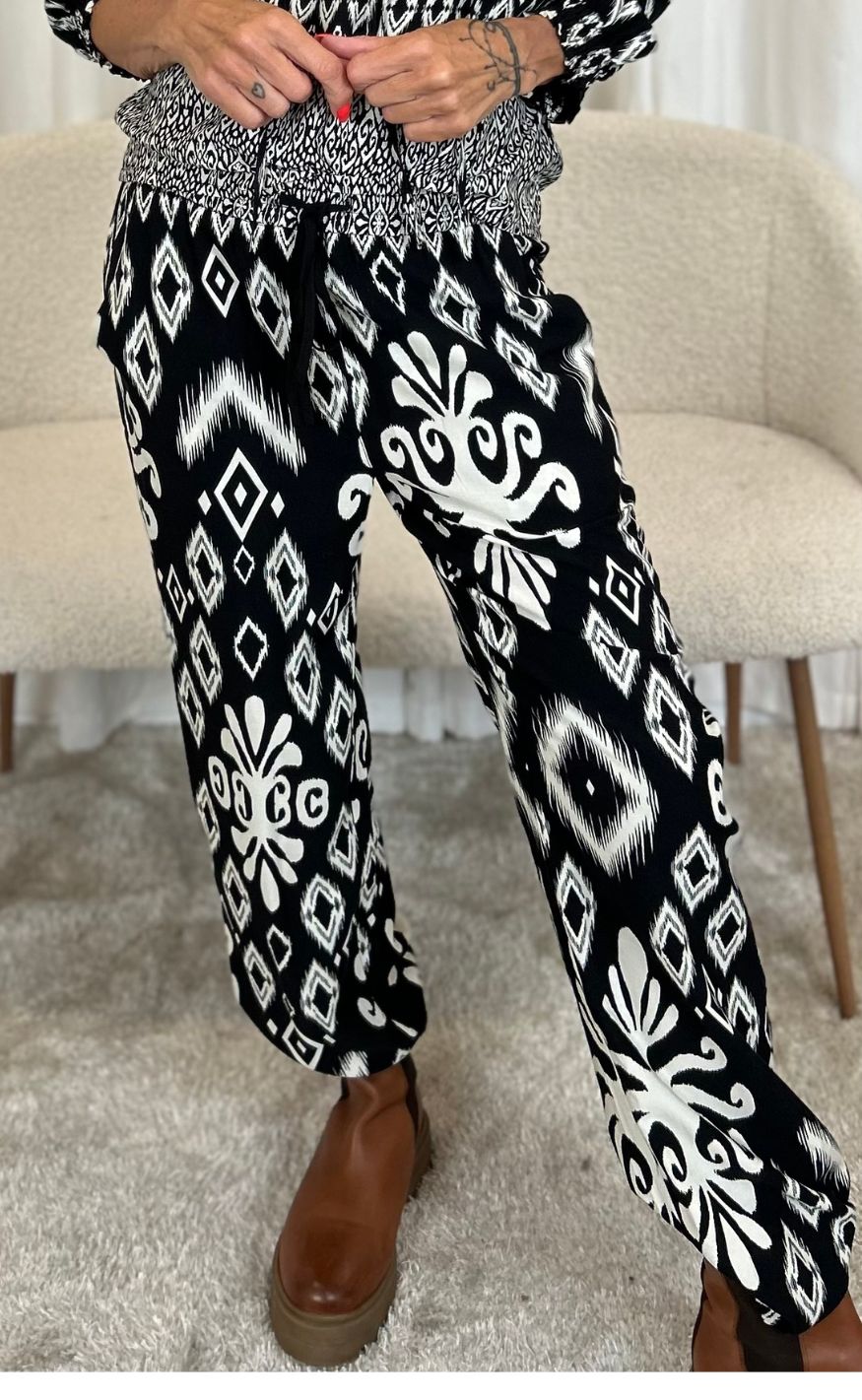 Say INA Copenhagen Bukser - Tora - Black/White Paisley