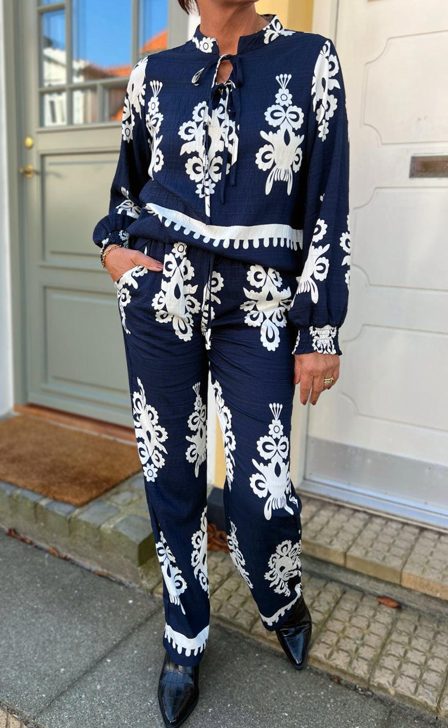 Say INA Copenhagen Bukser - Tora - Navy Blue Paisley