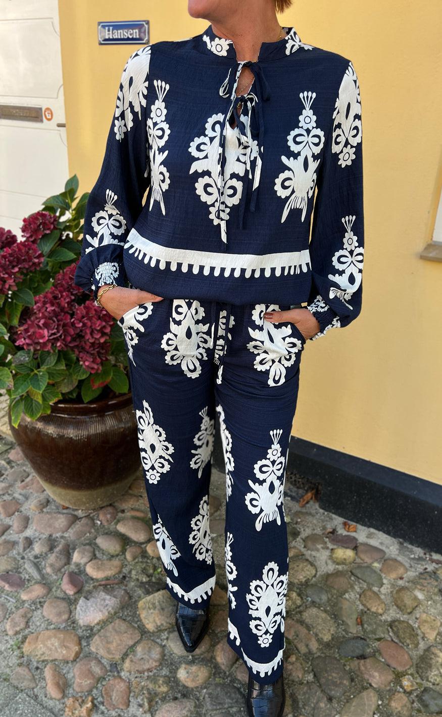 Say INA Copenhagen Bukser - Tora - Navy Blue Paisley