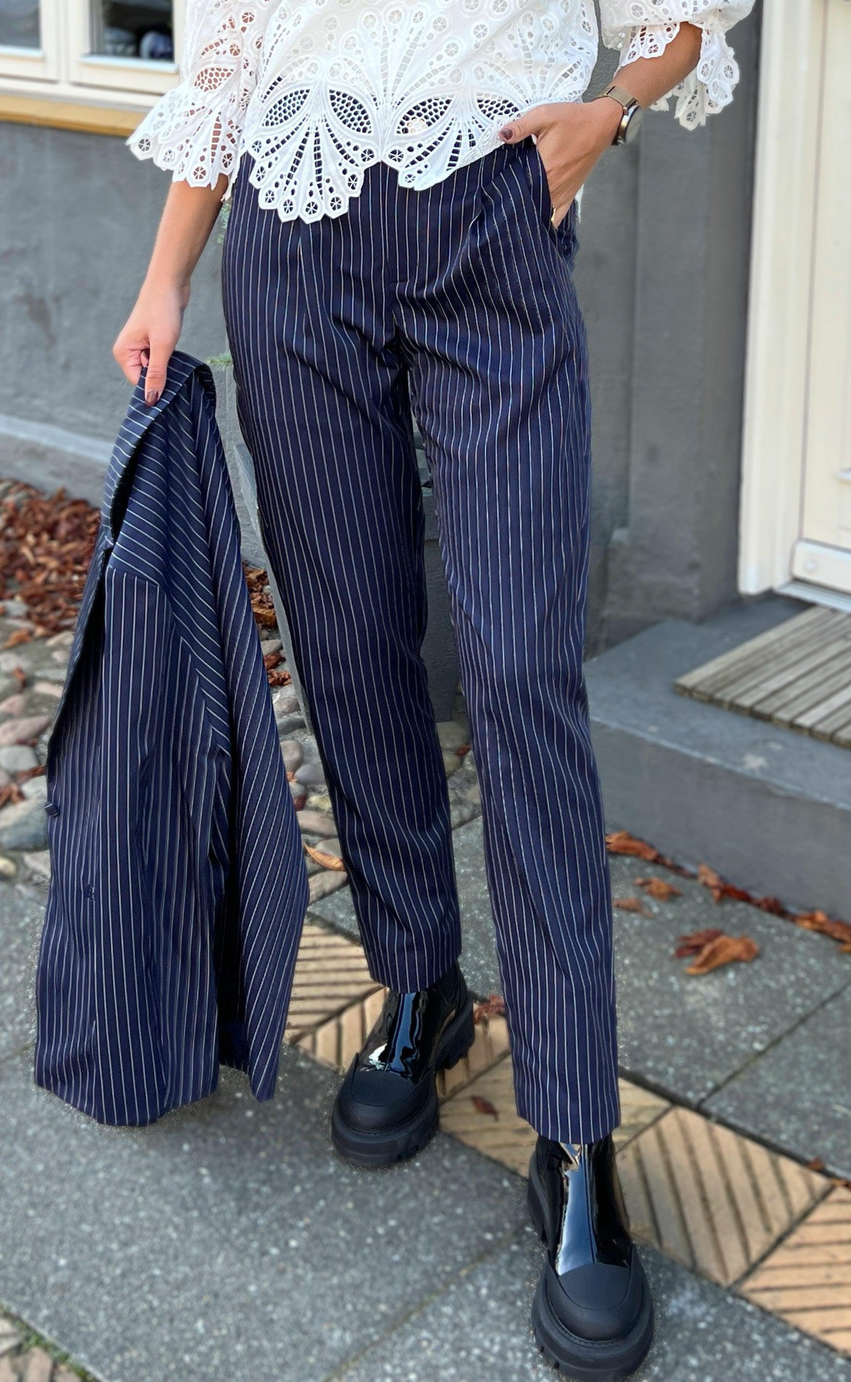 Say INA Copenhagen Bukser - Zoey Straight - Navy Pinstripe