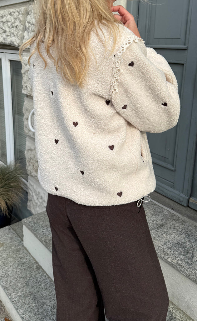 Say INA Copenhagen Fleece Jakke - Fia - Beige W. Brown Embroidery Hearts