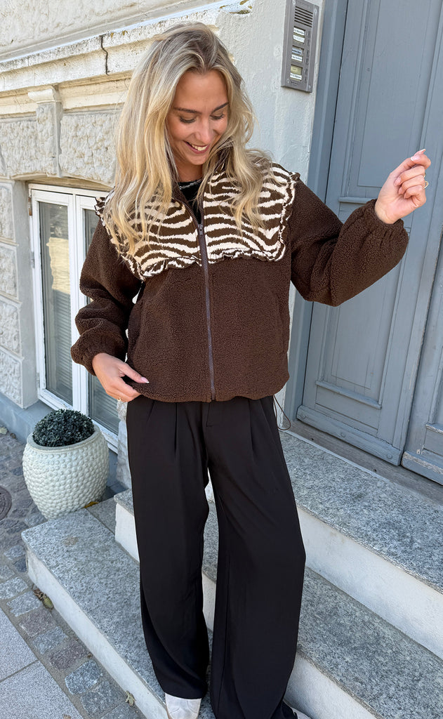 Say INA Copenhagen Fleece Jakke - Fia - Dark Brown W. Zebra