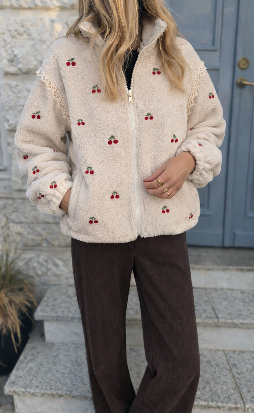 Say INA Copenhagen Fleece Jakke - Fia - Off White W. Cherries