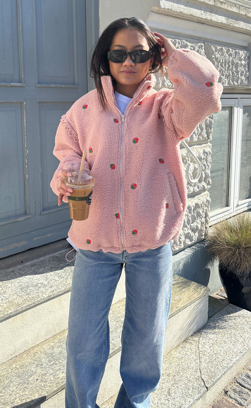 Say INA Copenhagen Fleece Jakke - Fia - Pink W. Strawberry Embroidery