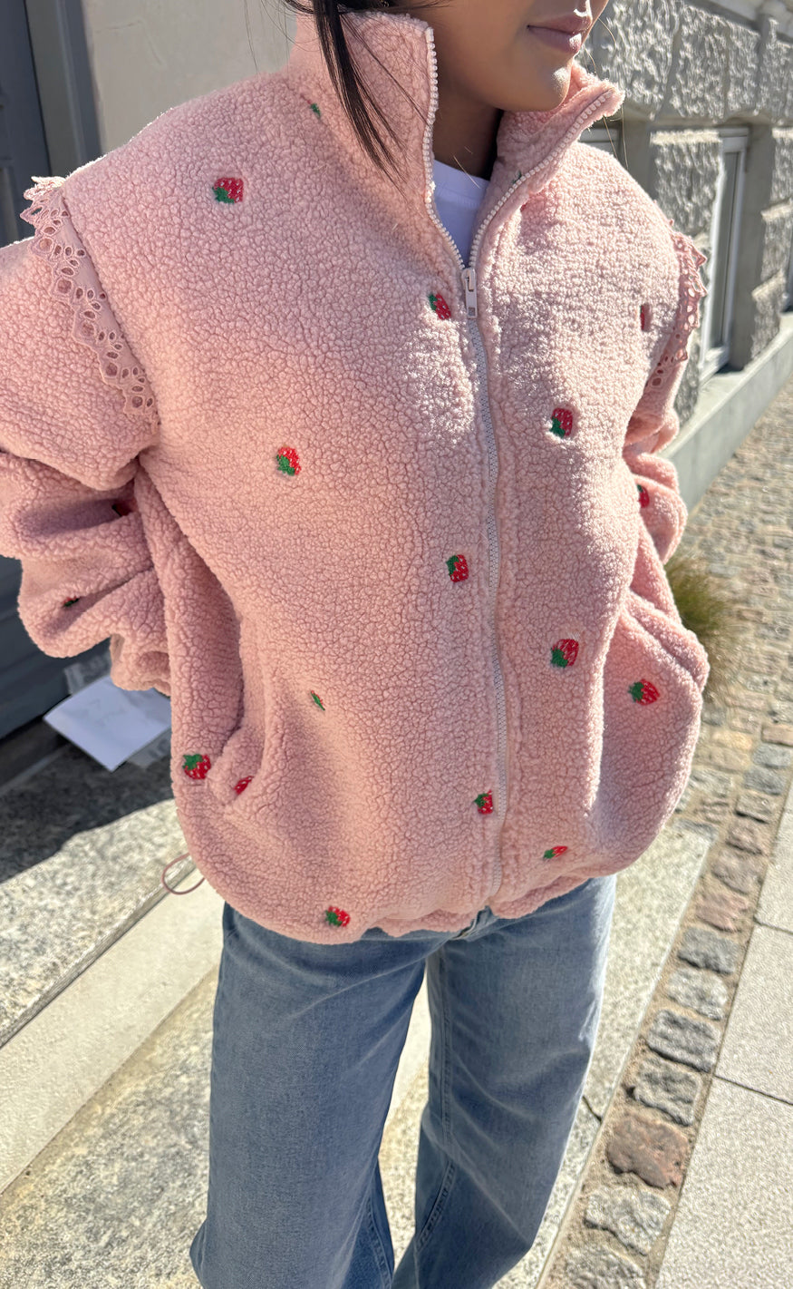 Say INA Copenhagen Fleece Jakke - Fia - Pink W. Strawberry Embroidery