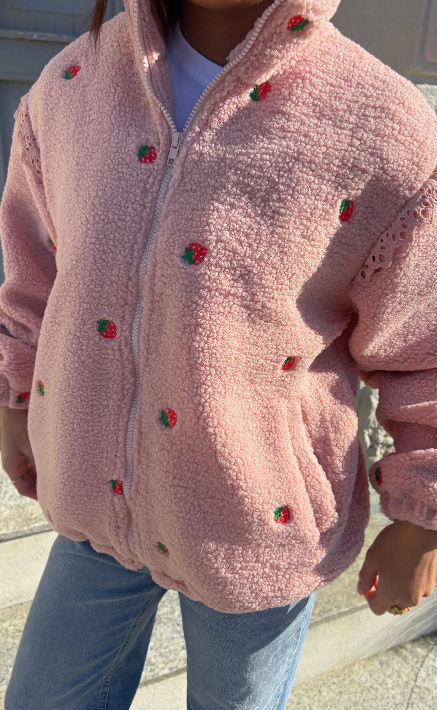 Say INA Copenhagen Fleece Jakke - Fia - Pink W. Strawberry Embroidery