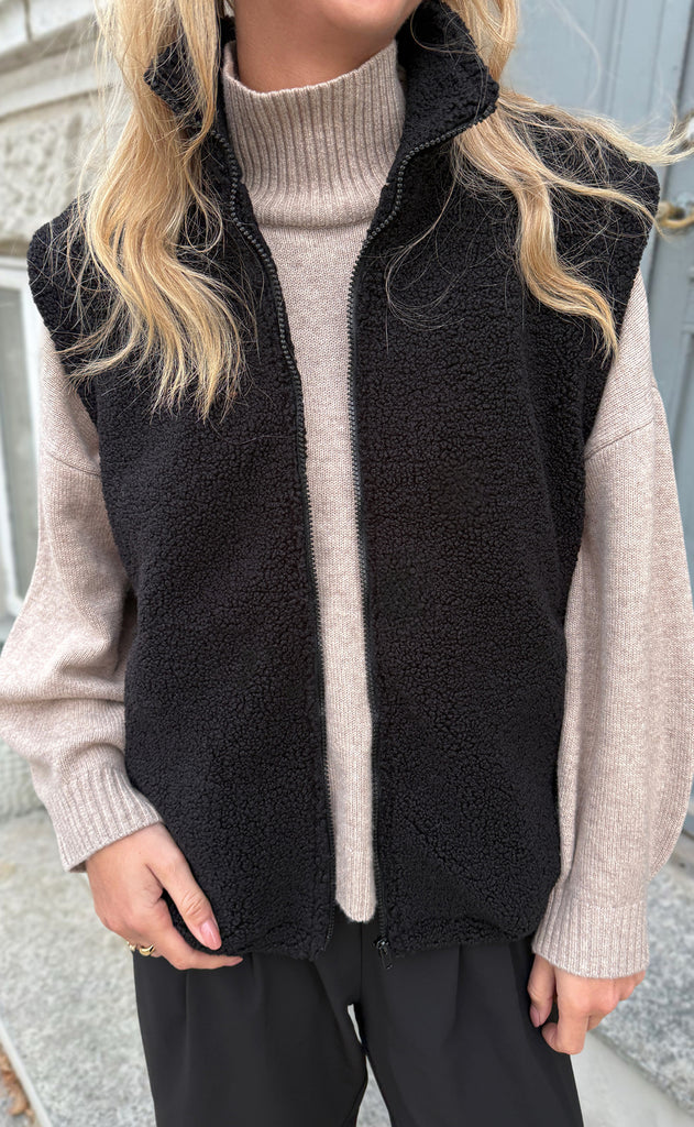 Say INA Copenhagen Fleece Vest - Fia - Black