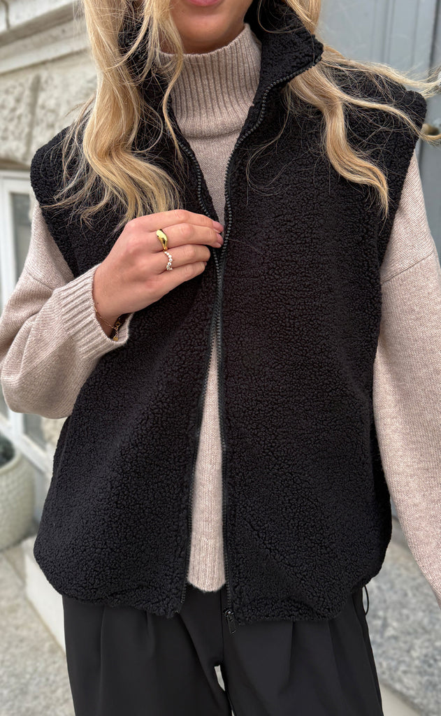 Say INA Copenhagen Fleece Vest - Fia - Black