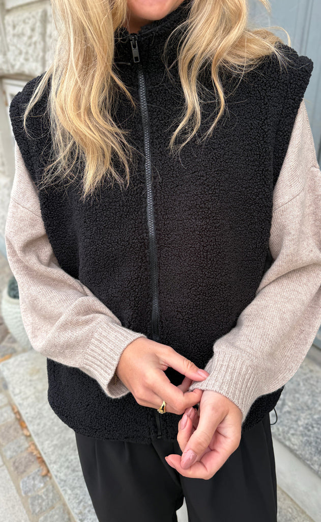 Say INA Copenhagen Fleece Vest - Fia - Black