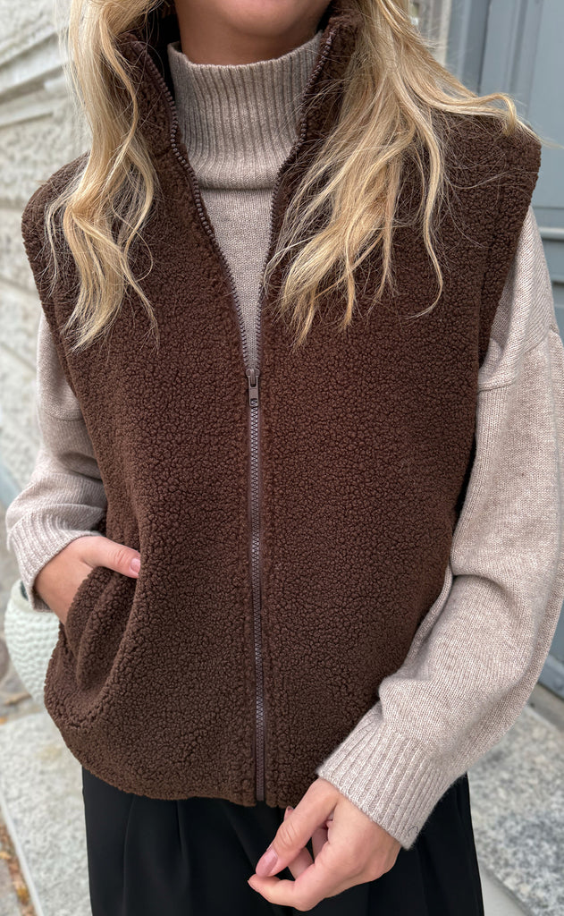 Say INA Copenhagen Fleece Vest - Fia - Dark Brown