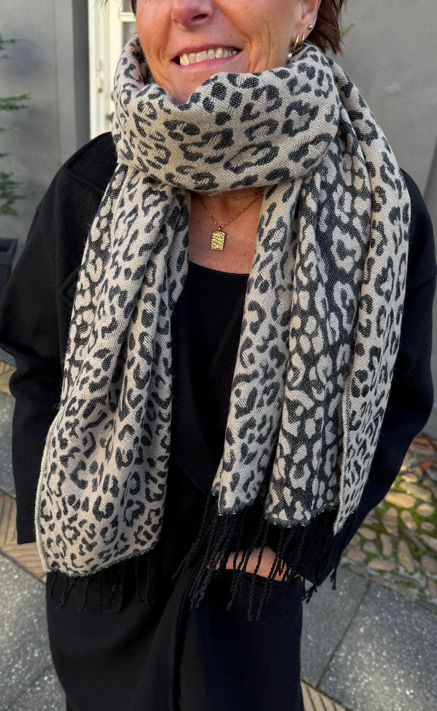 Say INA Copenhagen Halstørklæde - Ariana - Beige Leopard