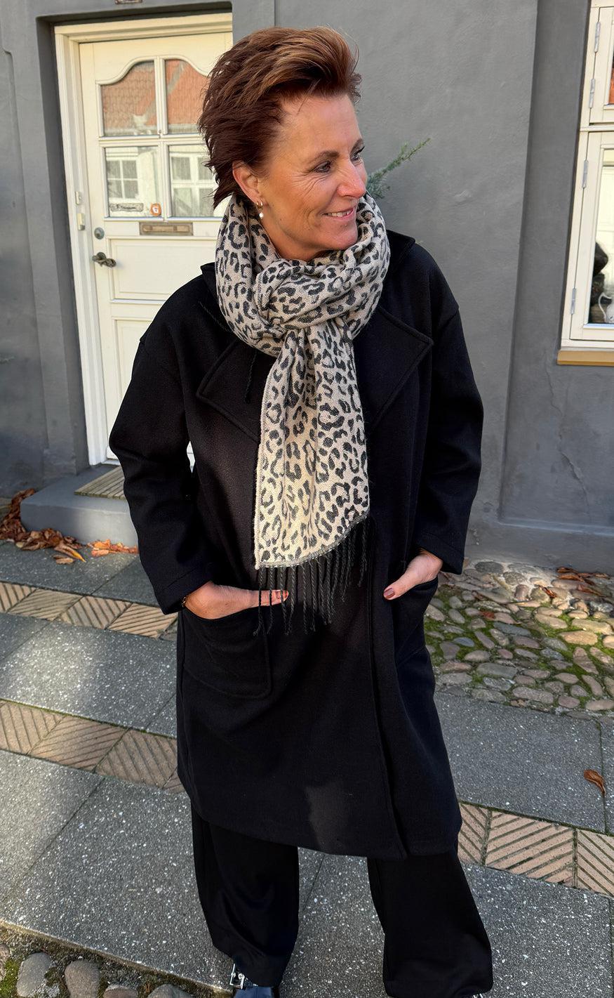 Say INA Copenhagen Halstørklæde - Ariana - Beige Leopard