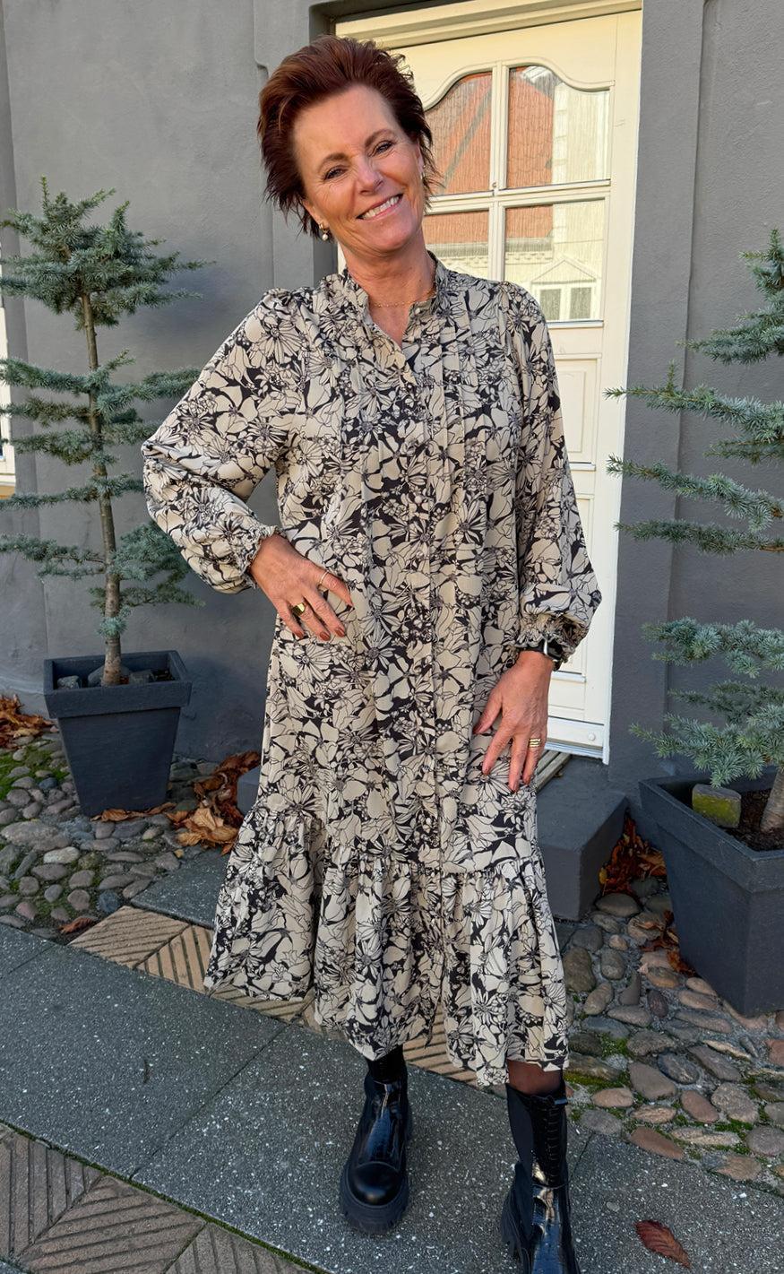 Say INA Copenhagen Kjole - Aida - Black / Brown Flowers