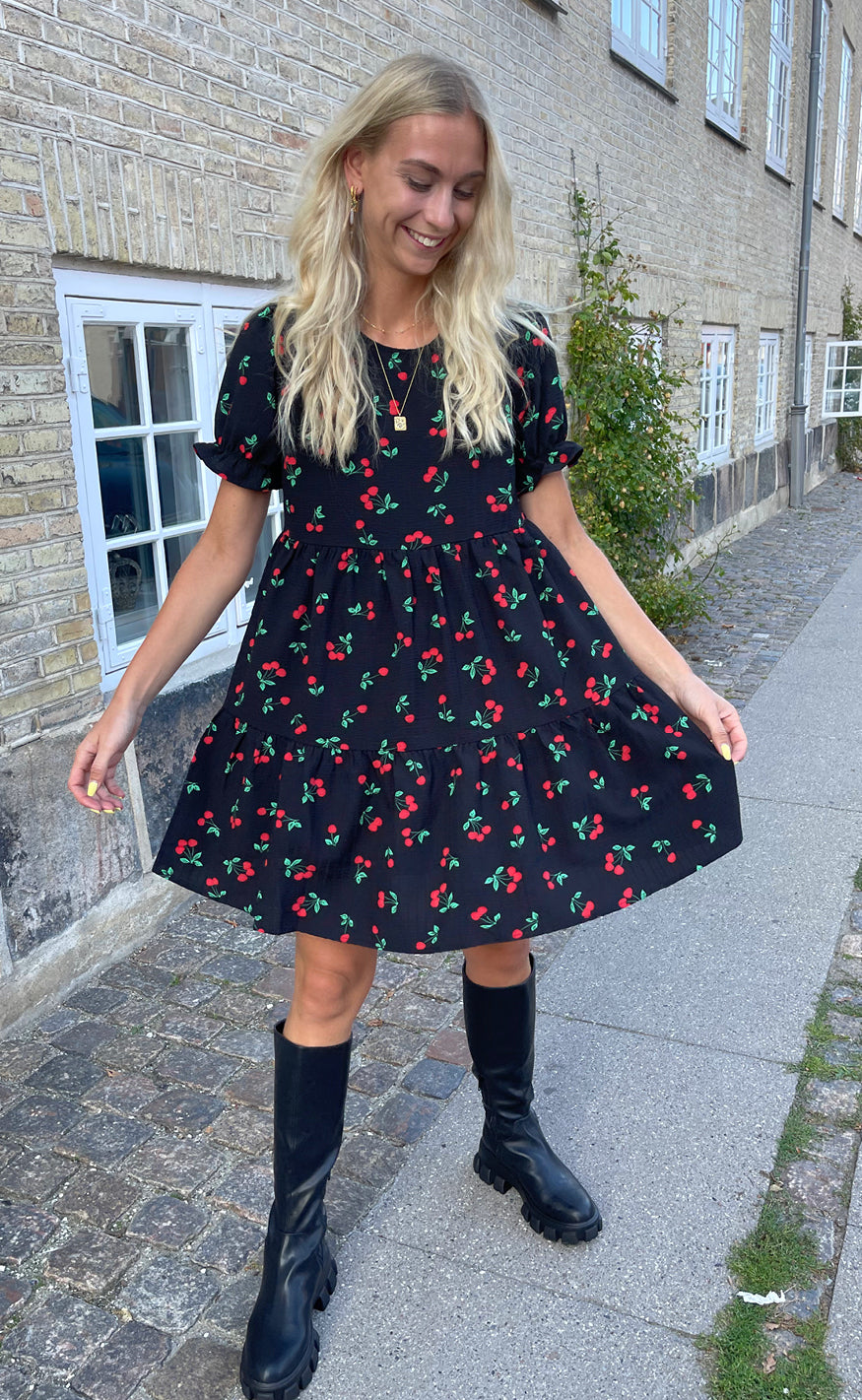 Say INA Copenhagen Kjole - Alma - Black W. Cherries