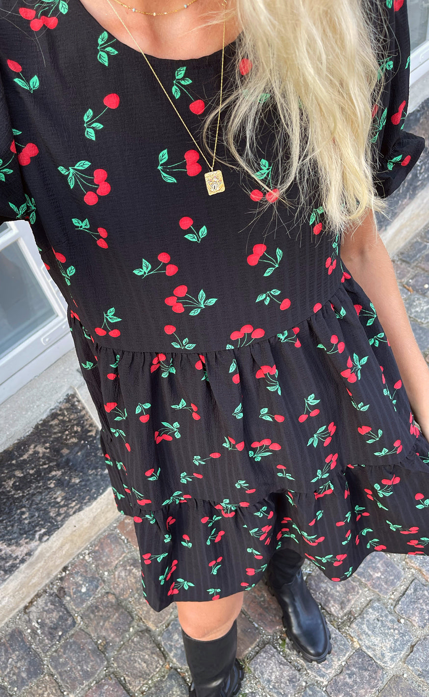 Say INA Copenhagen Kjole - Alma - Black W. Cherries
