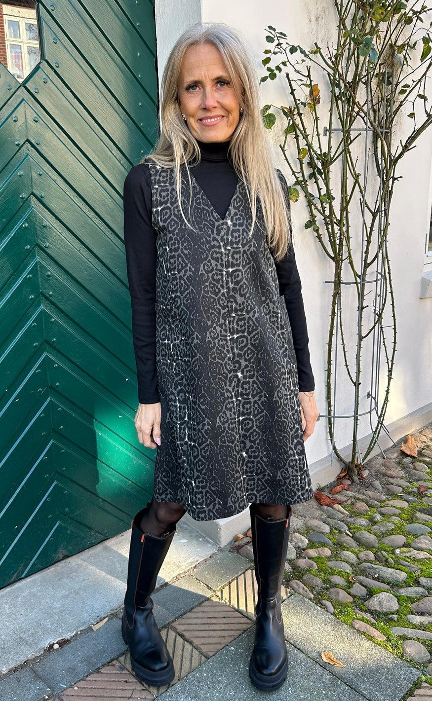 Say INA Copenhagen Kjole - Ania Spencer - Grey Leopard