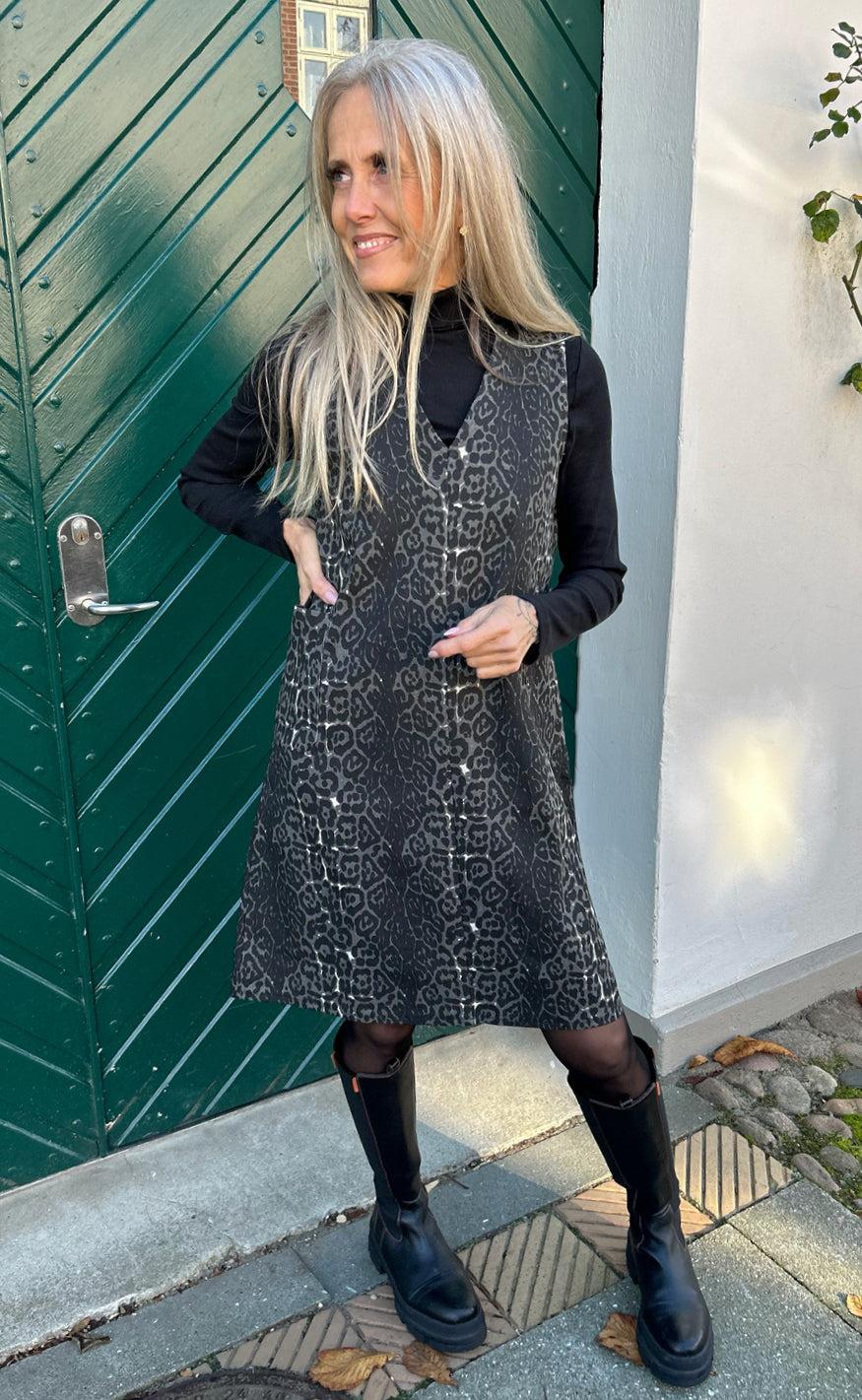 Say INA Copenhagen Kjole - Ania Spencer - Grey Leopard