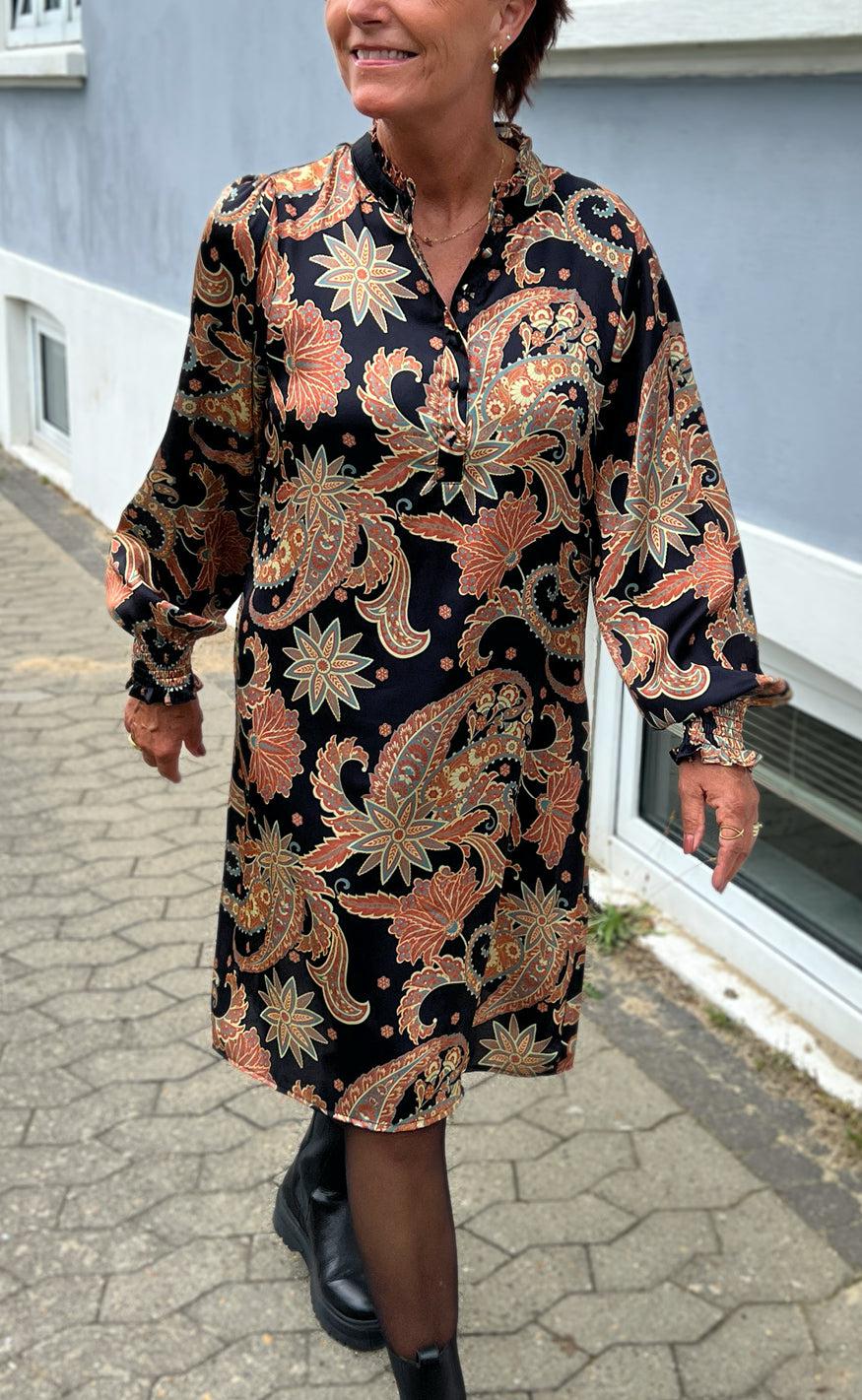 Say INA Copenhagen Kjole - Augusta - Black Paisley