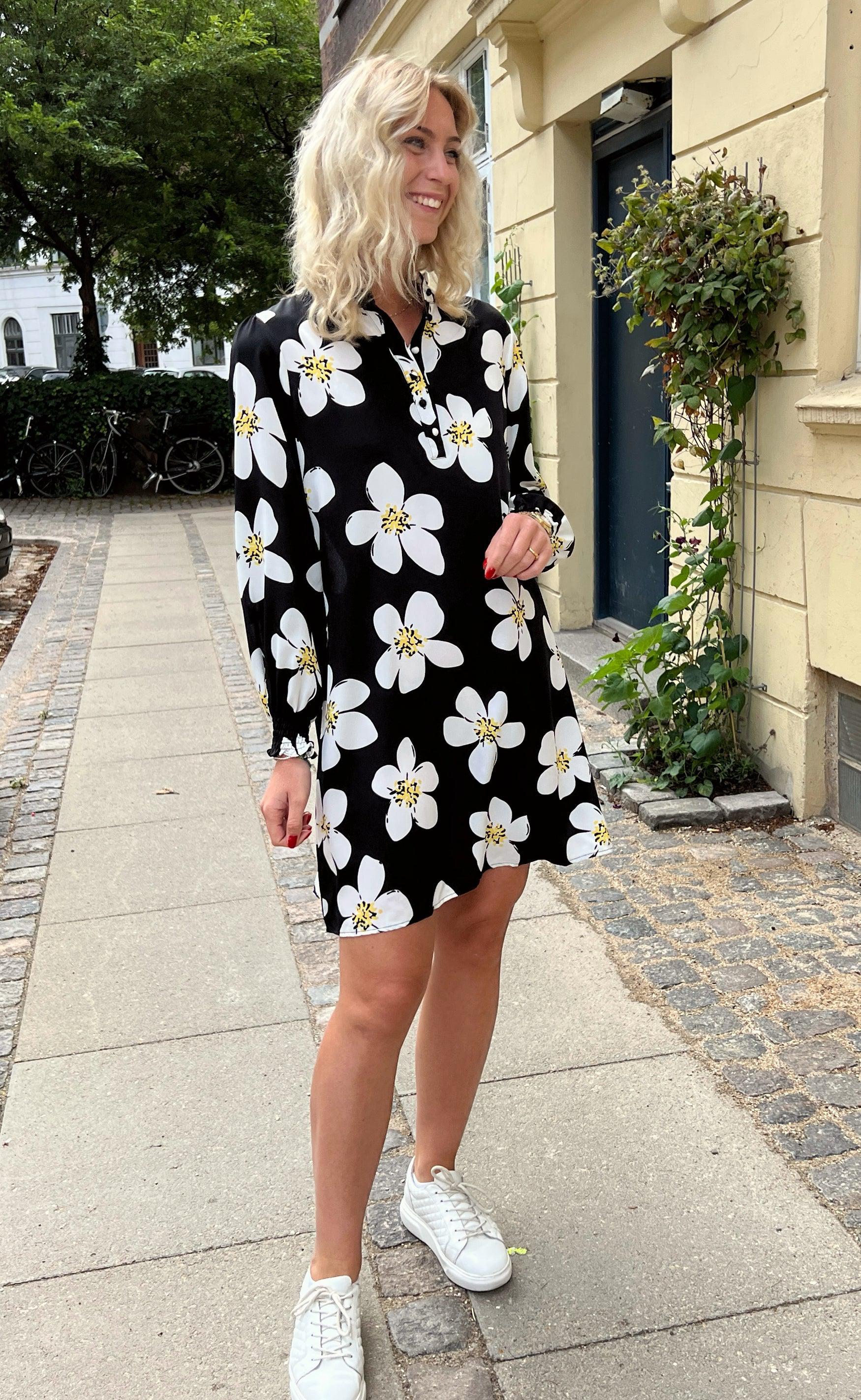 Say INA Copenhagen Kjole - Augusta - Black/White Flower