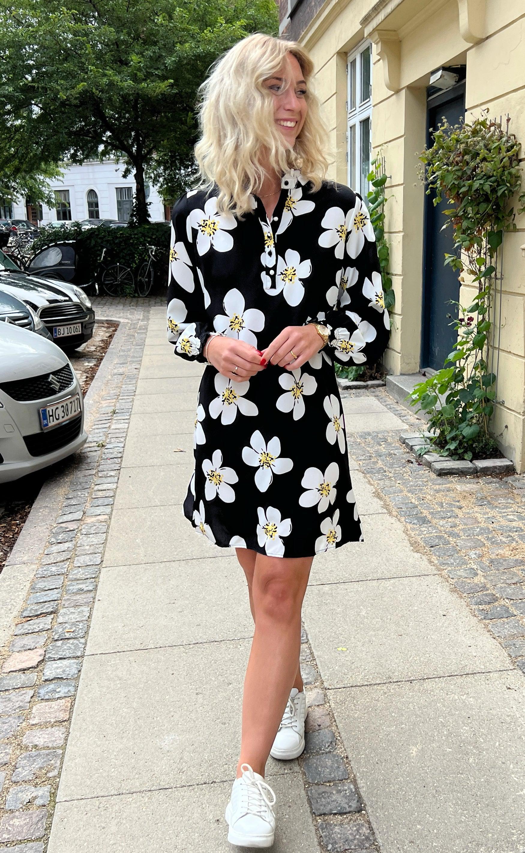Say INA Copenhagen Kjole - Augusta - Black/White Flower