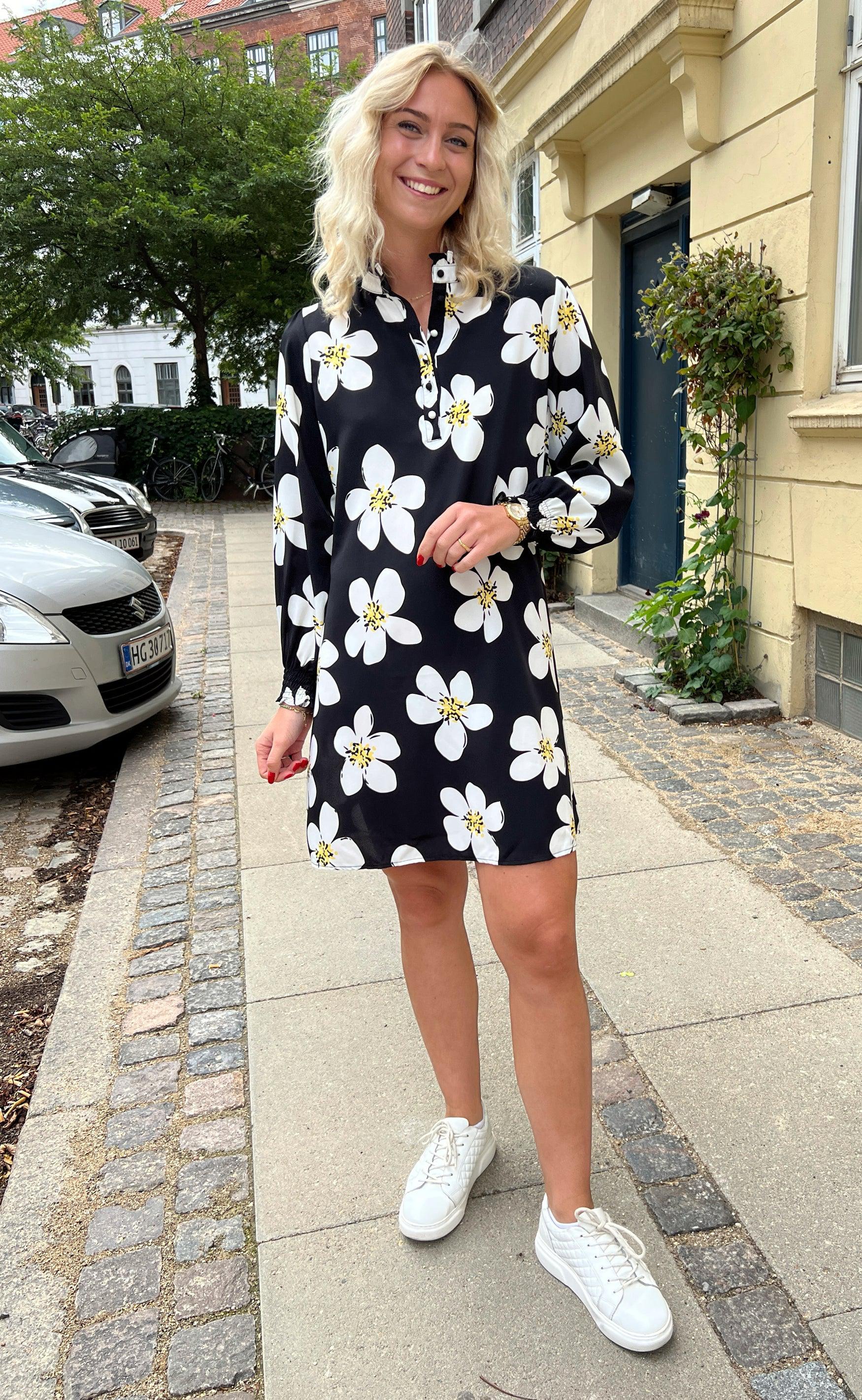 Say INA Copenhagen Kjole - Augusta - Black/White Flower