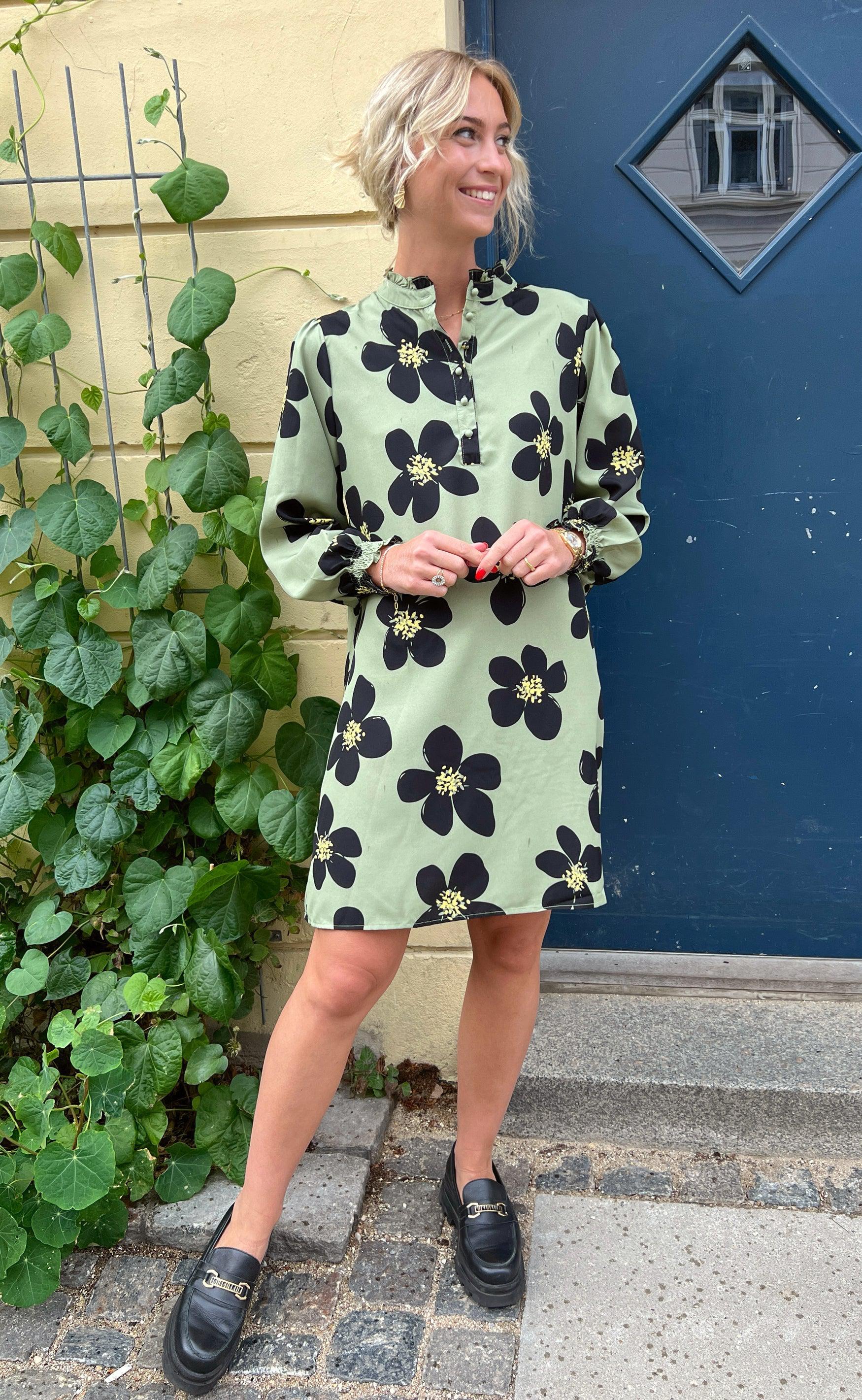 Say INA Copenhagen Kjole - Augusta - Dusty Green/Black Flower