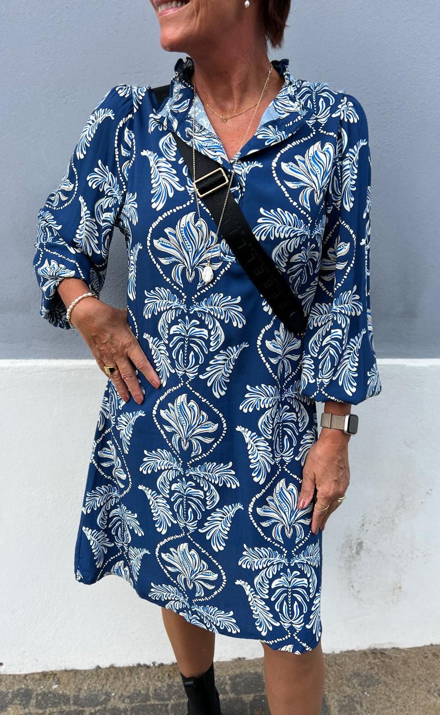Say INA Copenhagen Kjole - Augusta - Navy Blue Paisley