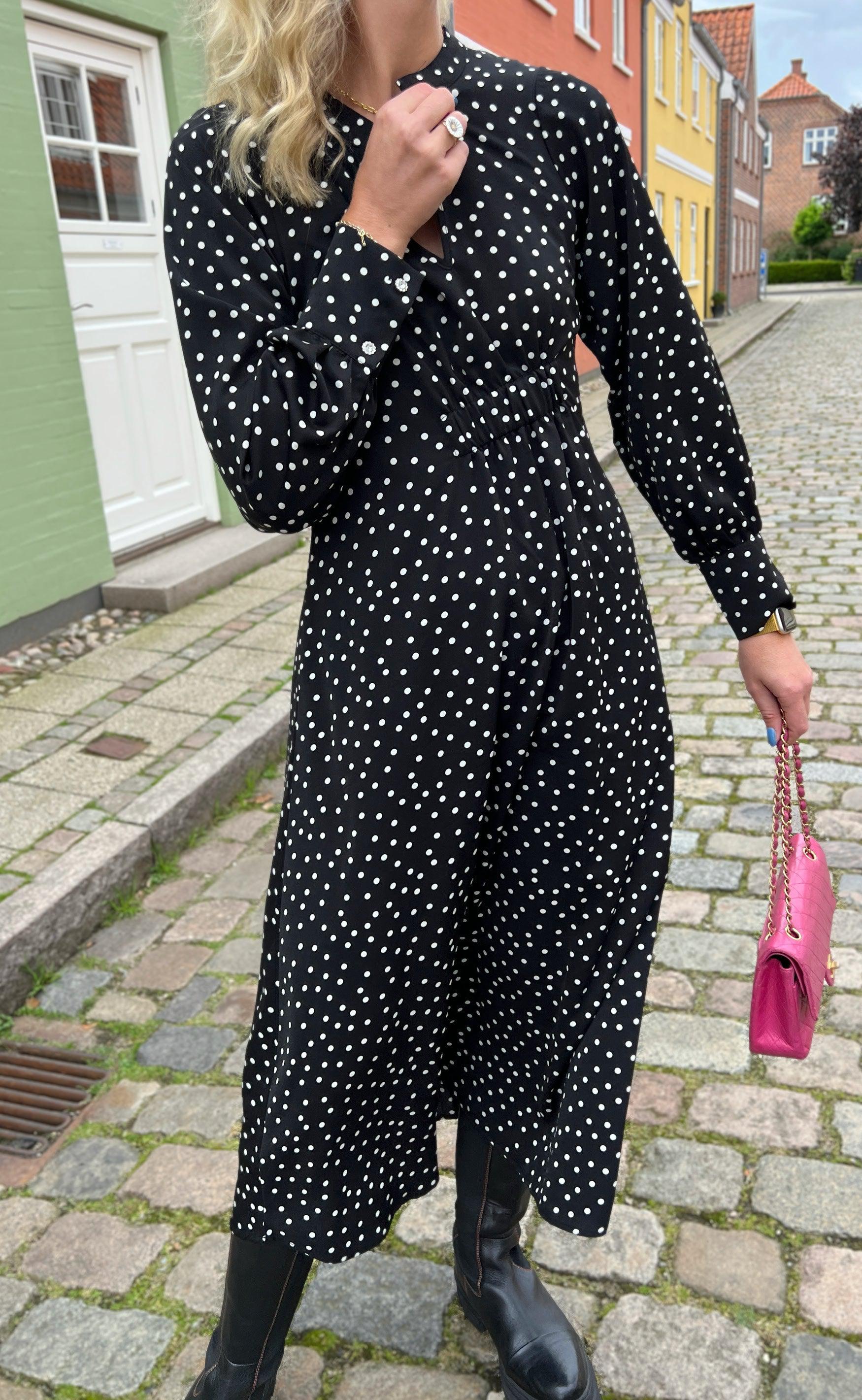 Say INA Copenhagen Kjole - Bella - Black W. Dots