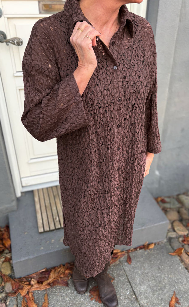 Say INA Copenhagen Kjole - Belle Lace - Dark Brown