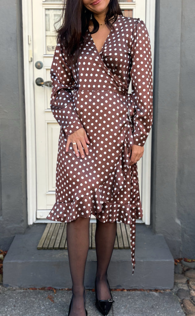 Say INA Copenhagen Kjole - Brina Wrap - Dark Brown W. White Dots