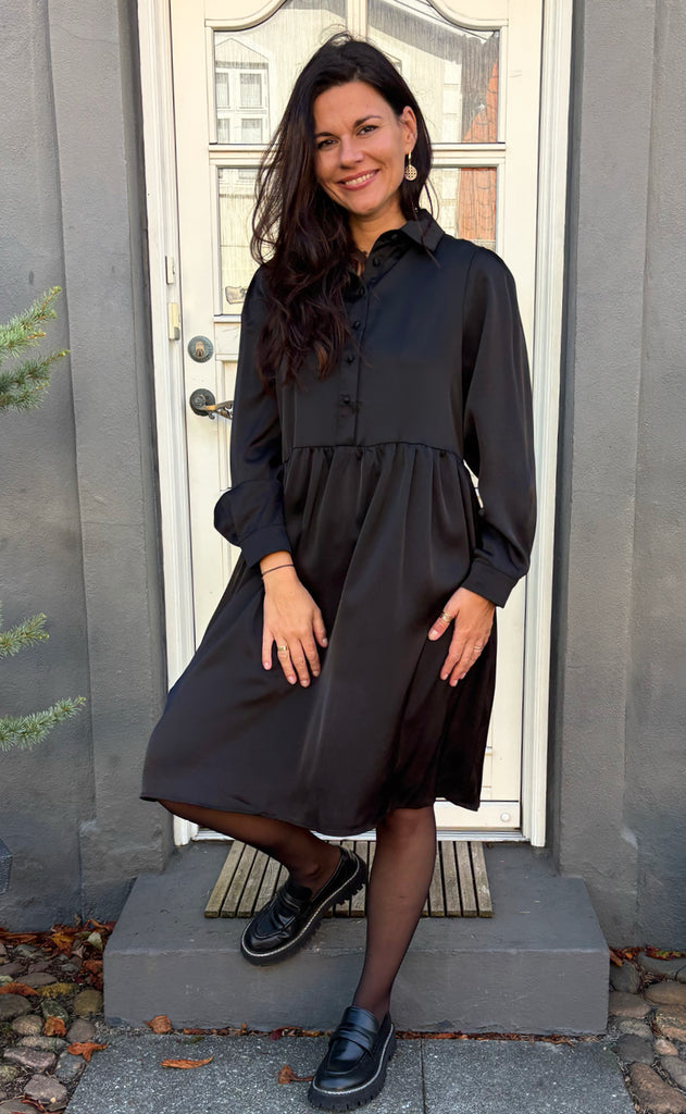 Say INA Copenhagen Kjole - Byron - Shiny Black