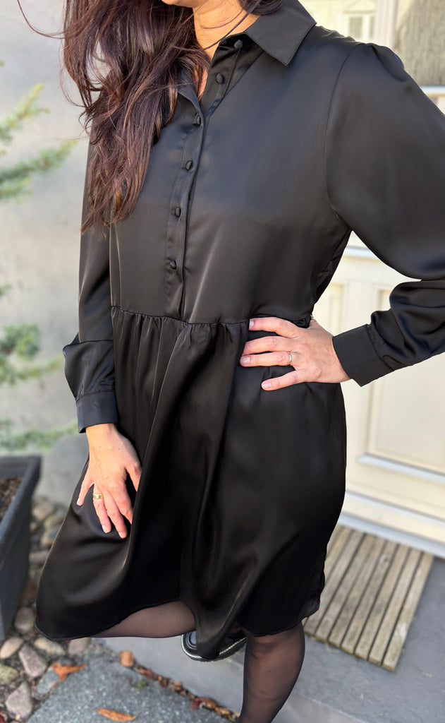 Say INA Copenhagen Kjole - Byron - Shiny Black