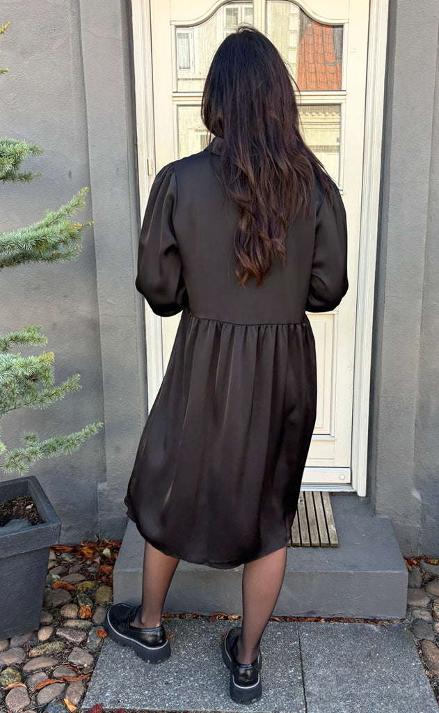Say INA Copenhagen Kjole - Byron - Shiny Black