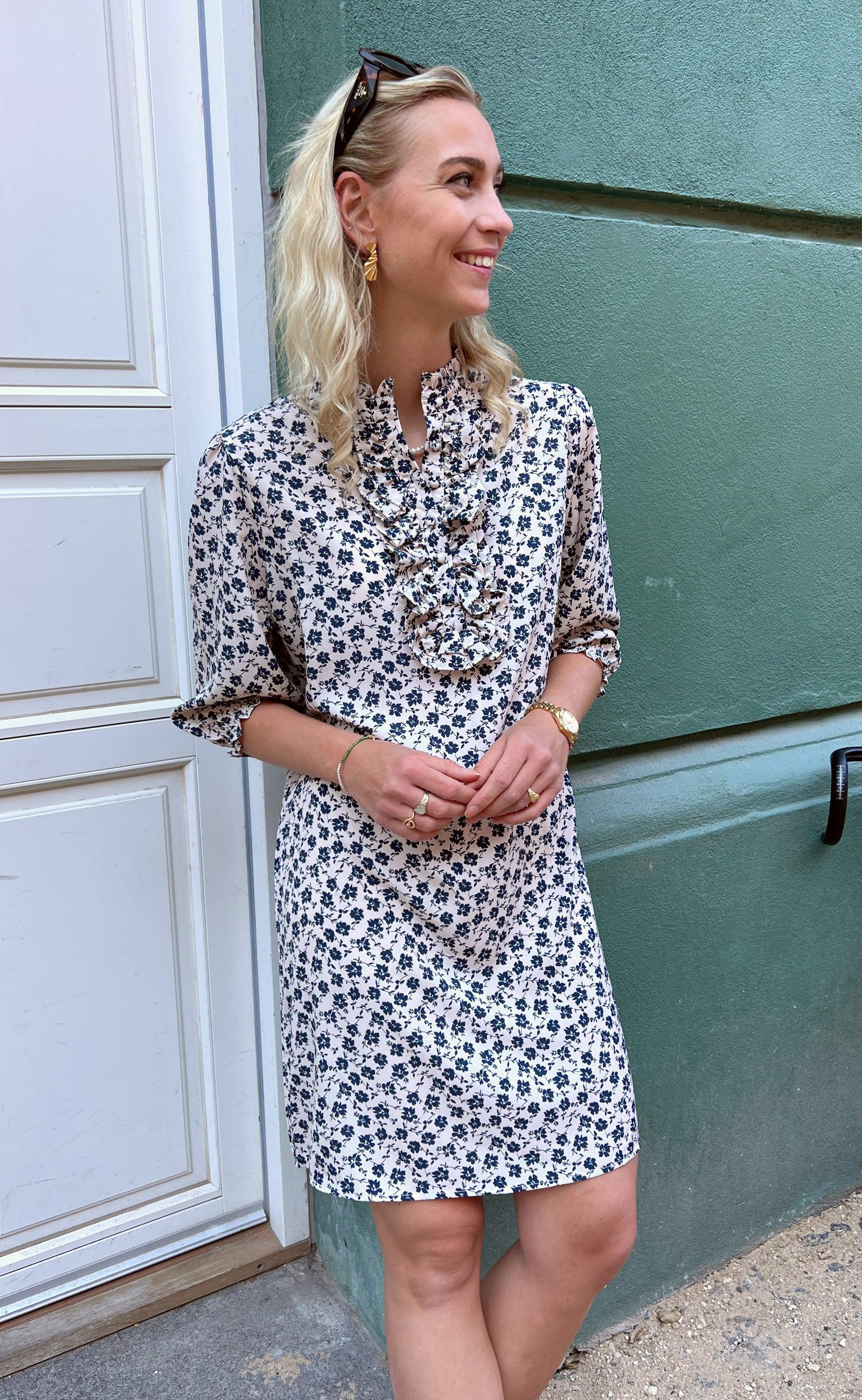 Say INA Copenhagen Kjole - Camilla - White/Blue Flower