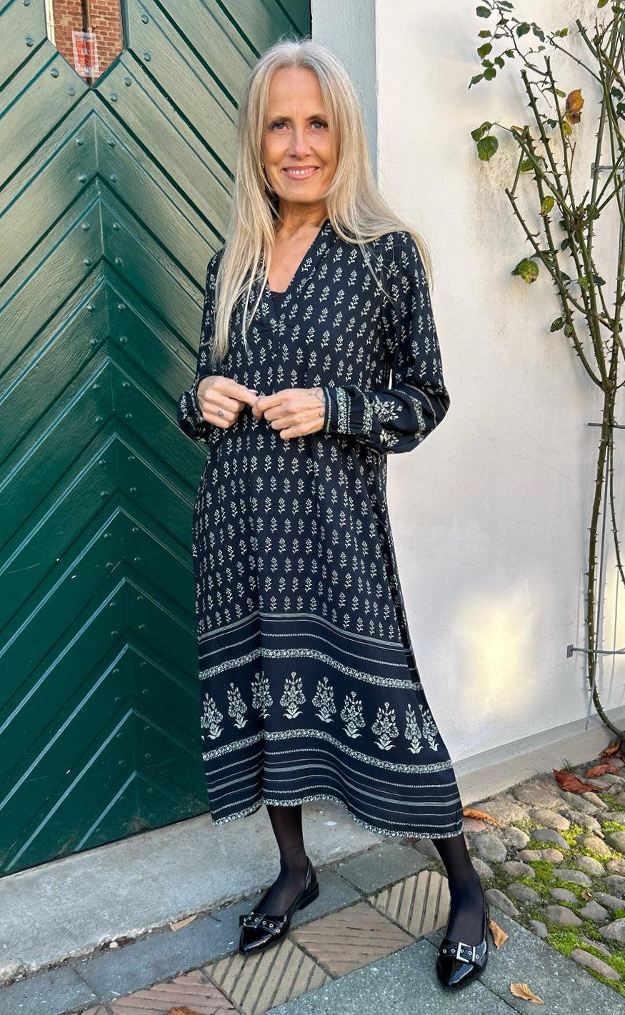 Say INA Copenhagen Kjole - Camma - Black W. Print