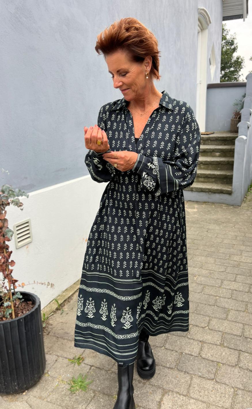 Say INA Copenhagen Kjole - Camma - Black W. Print