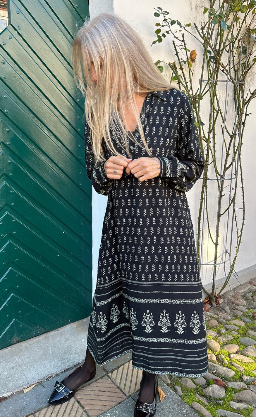 Say INA Copenhagen Kjole - Camma - Black W. Print