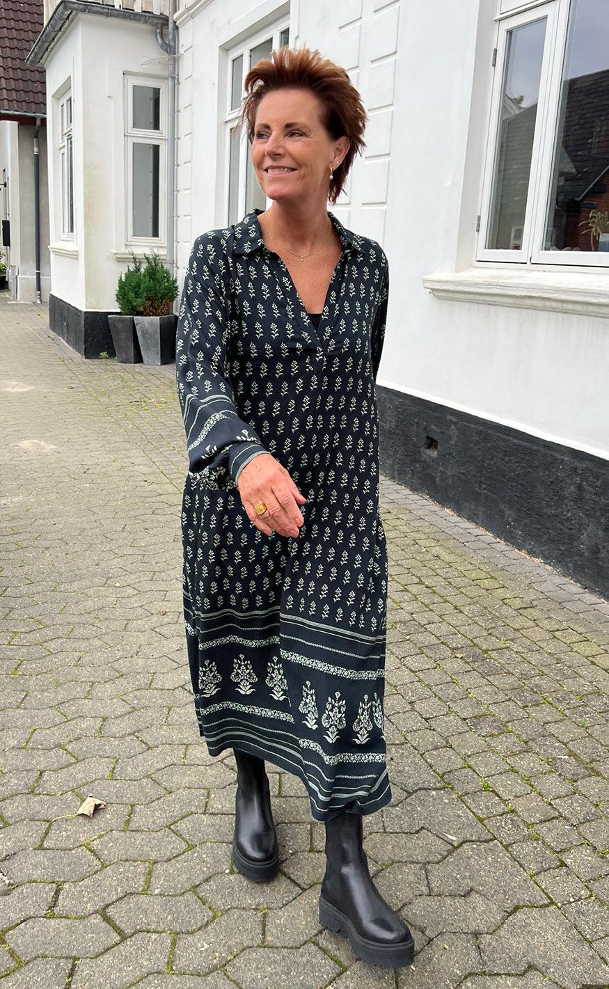 Say INA Copenhagen Kjole - Camma - Black W. Print