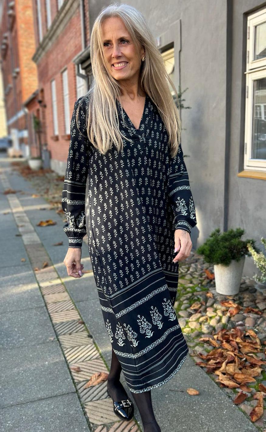 Say INA Copenhagen Kjole - Camma - Black W. Print