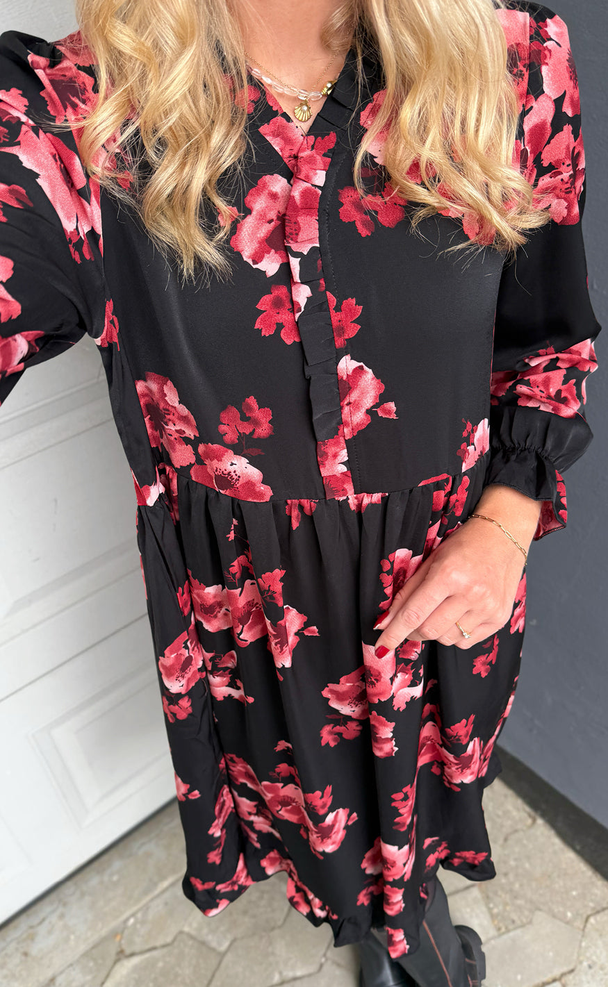 Say INA Copenhagen Kjole - Catja - Black W. Red Flowers