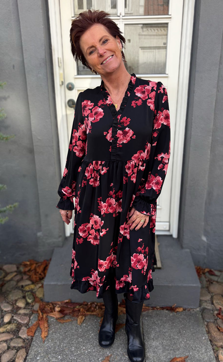 Say INA Copenhagen Kjole - Catja - Black W. Red Flowers