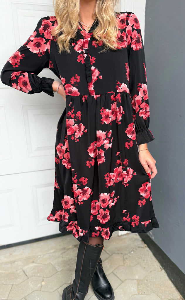 Say INA Copenhagen Kjole - Catja - Black W. Red Flowers