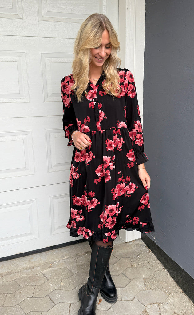 Say INA Copenhagen Kjole - Catja - Black W. Red Flowers