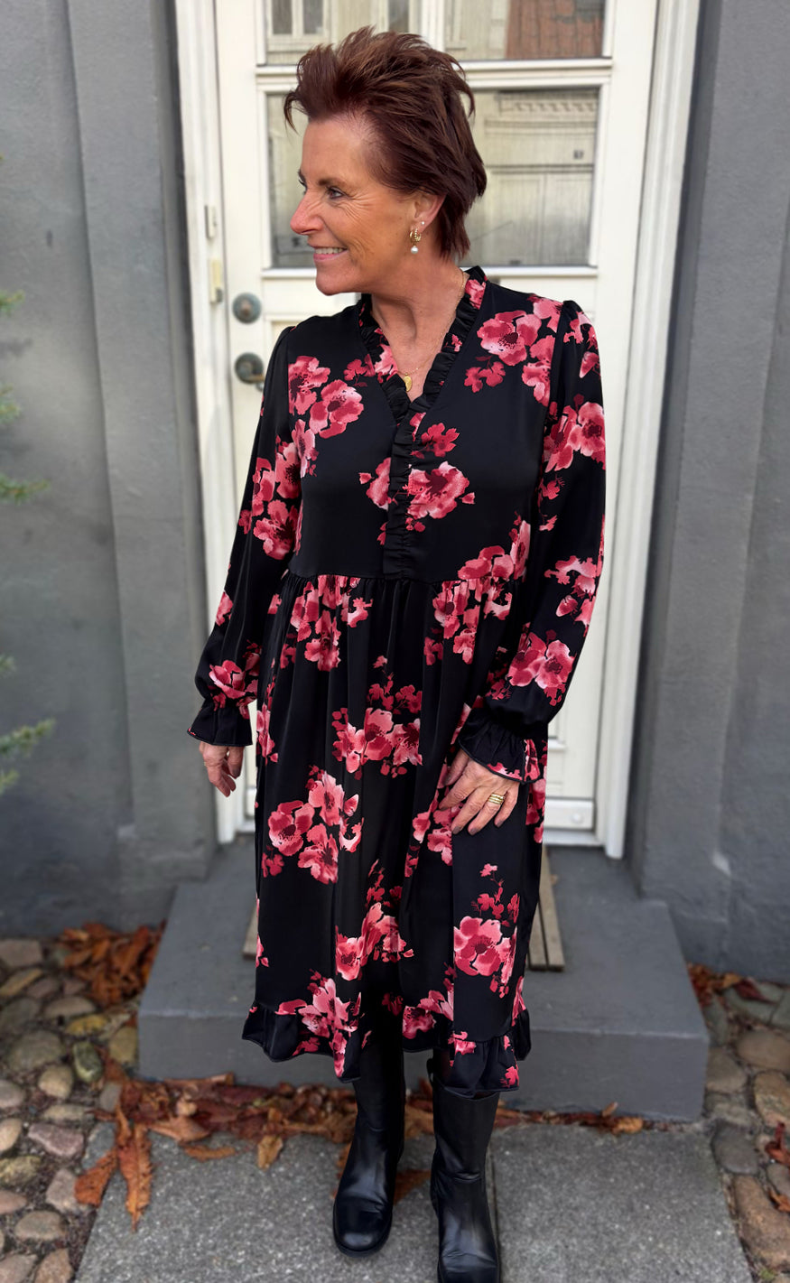 Say INA Copenhagen Kjole - Catja - Black W. Red Flowers