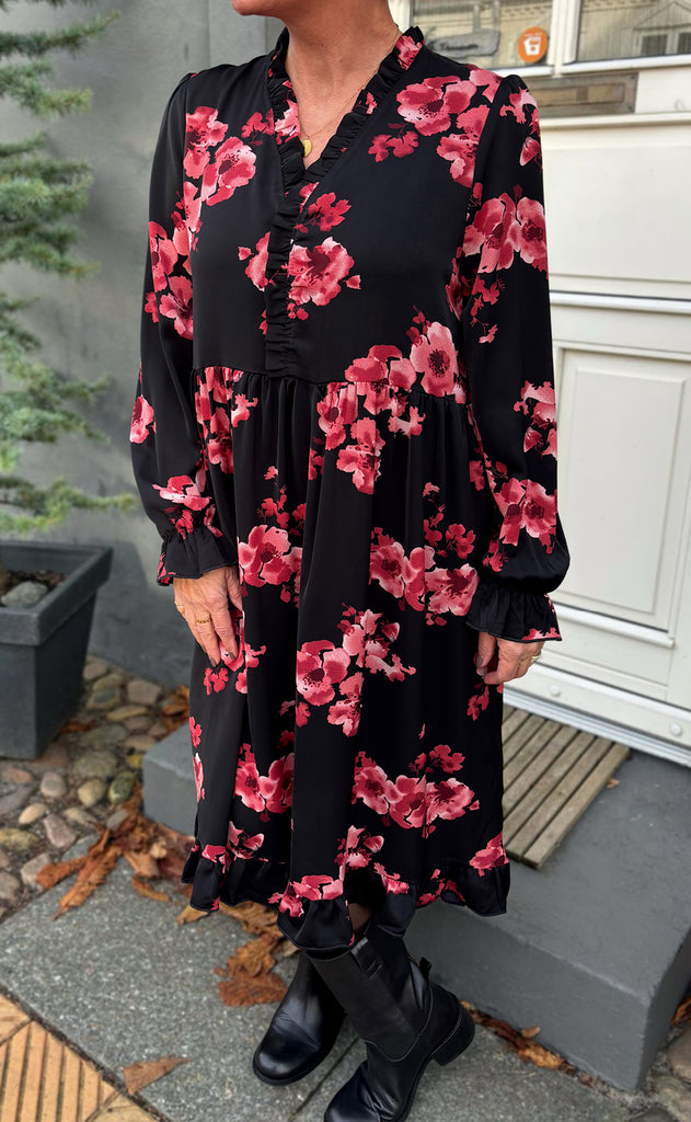 Say INA Copenhagen Kjole - Catja - Black W. Red Flowers