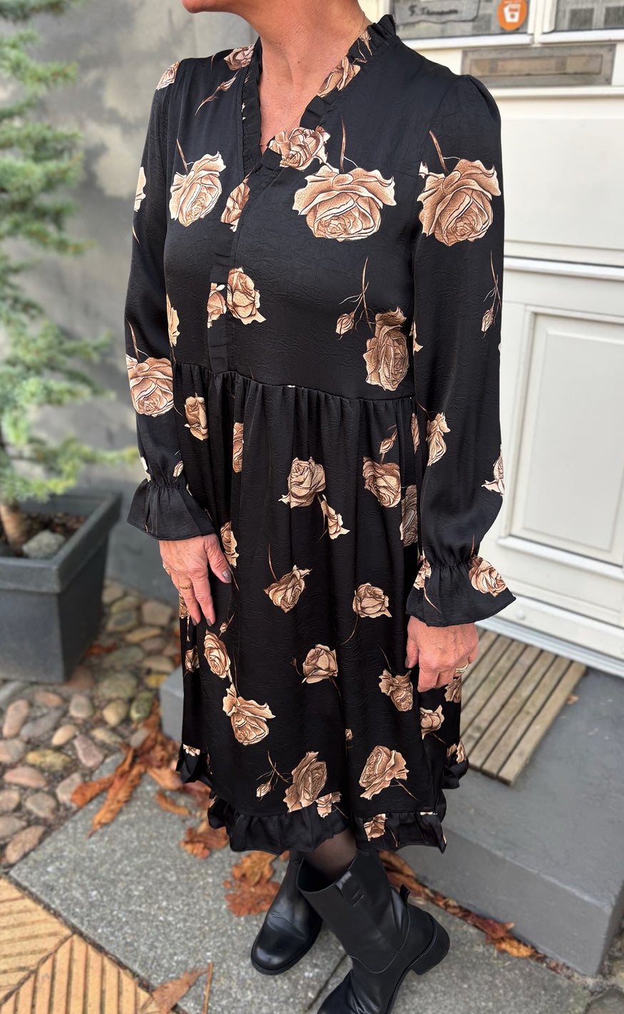 Say INA Copenhagen Kjole - Catja - Black W. Roses