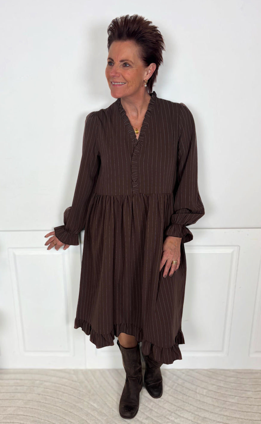 Say INA Copenhagen Kjole - Catja - Dark Brown Pinstripe