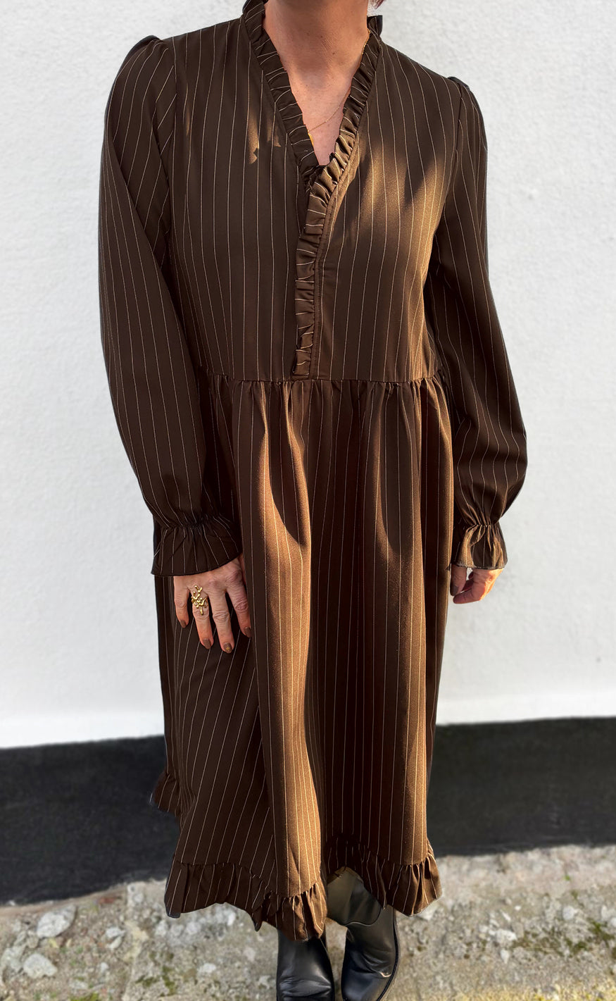 Say INA Copenhagen Kjole - Catja - Dark Brown Pinstripe